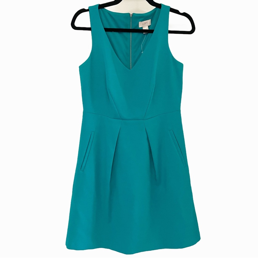 LOFT Green Sleeveless V Neck Dress Lined with Pockets Knee Length, Size 2